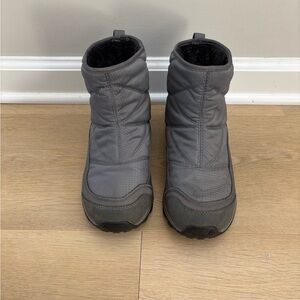 Keen Quilted Gray Midi Winter Boots